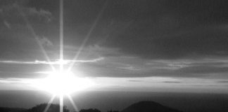 Un amor Black and white sunset by RichMonkey