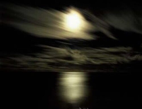 No sale el sol, brilla la luna (2007)