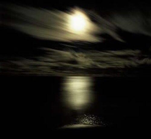 No sale el sol, brilla la luna (2007)
