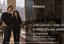 John Lennon y Yoko Ono: la fotografía que quedó en la memoria